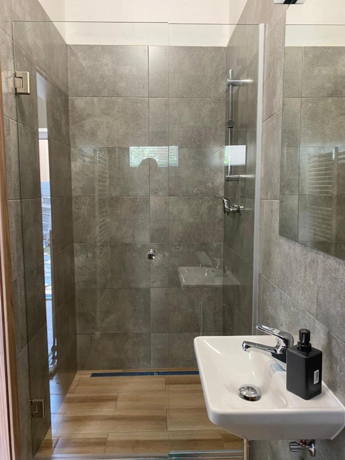 Cerna Ruze - Apartman 7 Plzen Bagian luar foto