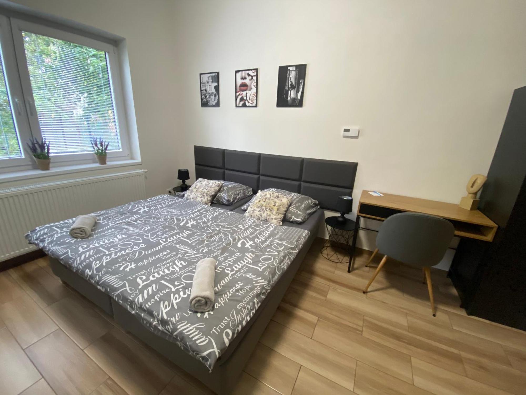 Cerna Ruze - Apartman 7 Plzen Bagian luar foto